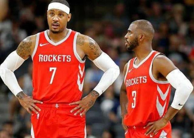 如今足坛的老队友相聚：（足坛昔日队友再度相会：）