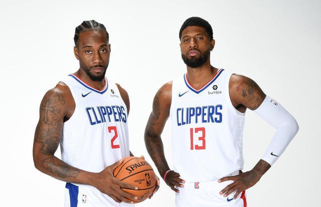 萨利巴复出对手教练下课，阿森纳赛前现变动（萨利巴回归之际对方主帅下课，阿森纳赛前突生变）