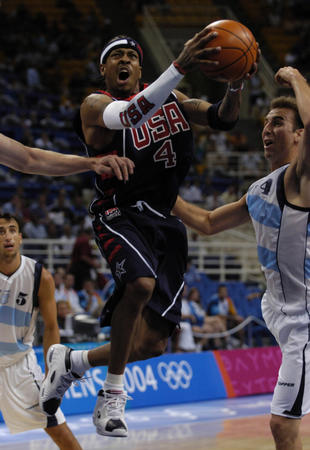 TA：皇马球星团队深度介入更衣室，阿隆索管理面临额外挑战（TA：皇马更衣室遭球星团队深度介入，阿隆索管理难度上升）