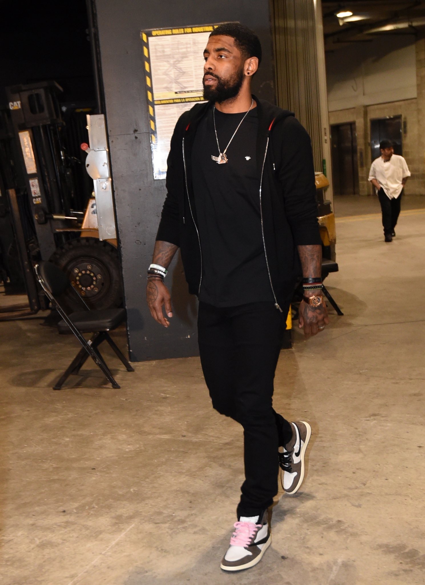 法比奥庆祝足协杯夺冠：将永远存在的时刻，一切荣耀归于上帝（法比奥庆祝足协杯称王：这一刻将被铭记，所有荣耀献给上帝）