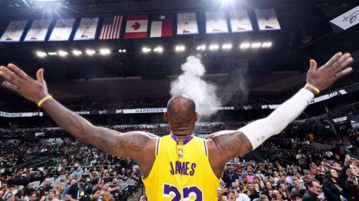 NBA季后赛精彩比赛瞬间（NBA季后赛高光瞬间集锦）