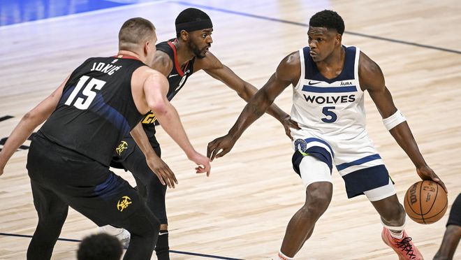 辽宁男篮王哲林末节关键表现（王哲林末节爆发助辽宁男篮锁定胜局）