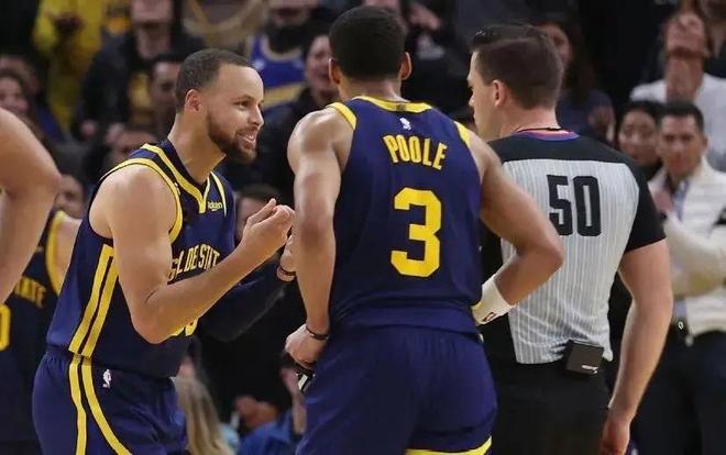 罗马诺：恩德里克已告知皇马他想外租，与曼联、维拉传闻不实（罗马诺：恩德里克向皇马表态希望外租，否认与曼联和阿斯顿维拉的传闻）