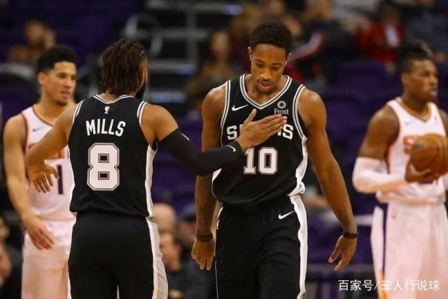 欧文快攻一条龙完成得分（欧文一条龙快攻上篮得手）