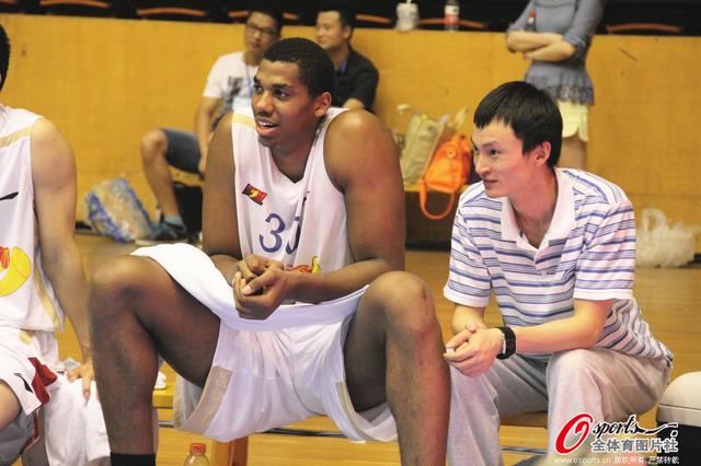 越南记者质疑国安近期比赛强度，拉米罗：各队差距其实并不大（越南记者质疑国安近阶段赛程含金量，拉米罗回应：球队间实力差距不大）