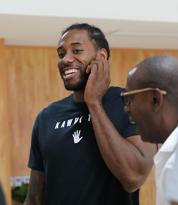 京东徐雷接替李明岗位？魏翊东：此时此刻两位都不知道安排（徐雷将接任李明职位？魏翊东回应：目前两人都不清楚安排）