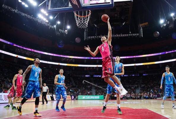 TA：应布拉格斯拉维亚方面要求，热刺主场的LGBTQ+旗帜被移走（TA：热刺主场应布拉格斯拉维亚请求撤下LGBTQ+旗帜）