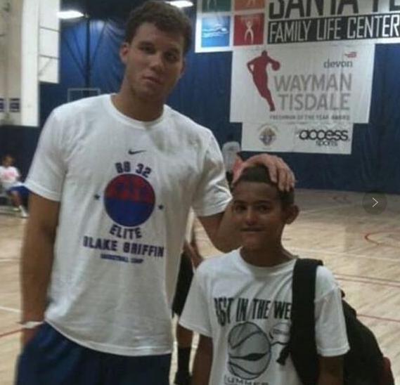 上一次对阵安哥拉：梅西斯卡洛尼替补登场，阿亚拉百场（上次交手安哥拉：梅西、斯卡洛尼替补出场，阿亚拉完成百场）