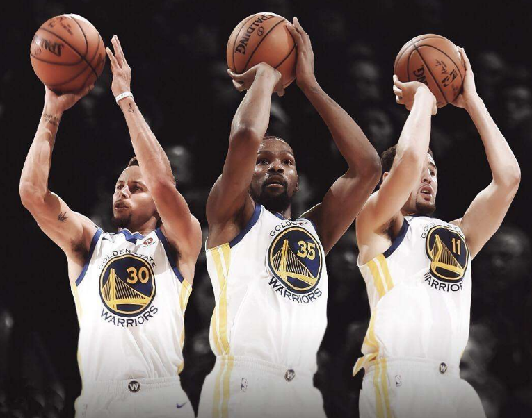 斯普利特：我们正在练习不同的防守策略，大家精神状态都很好（斯普利特：多种防守战术同步演练，全队士气高昂）